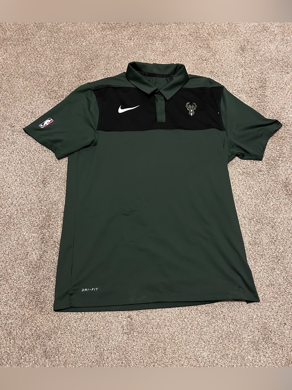 Nike Men’s Green Milwaukee Bucks Polo
